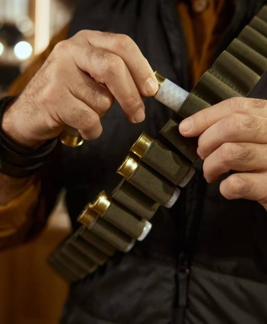 hunter-hands-placing